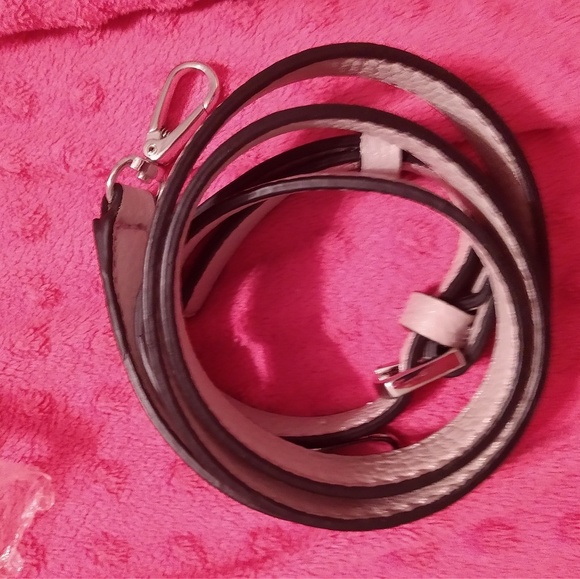 GUESS PATENT LEATHER HANDBAG - Picture 4 of 4